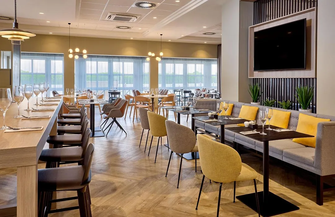 Courtyard By Marriott Magdeburg-1