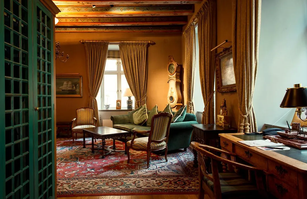 Victory Hotel-1