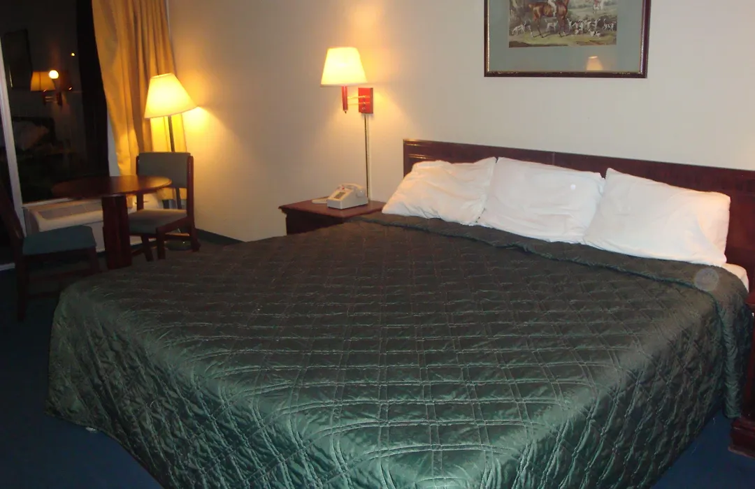 Econo Lodge-1