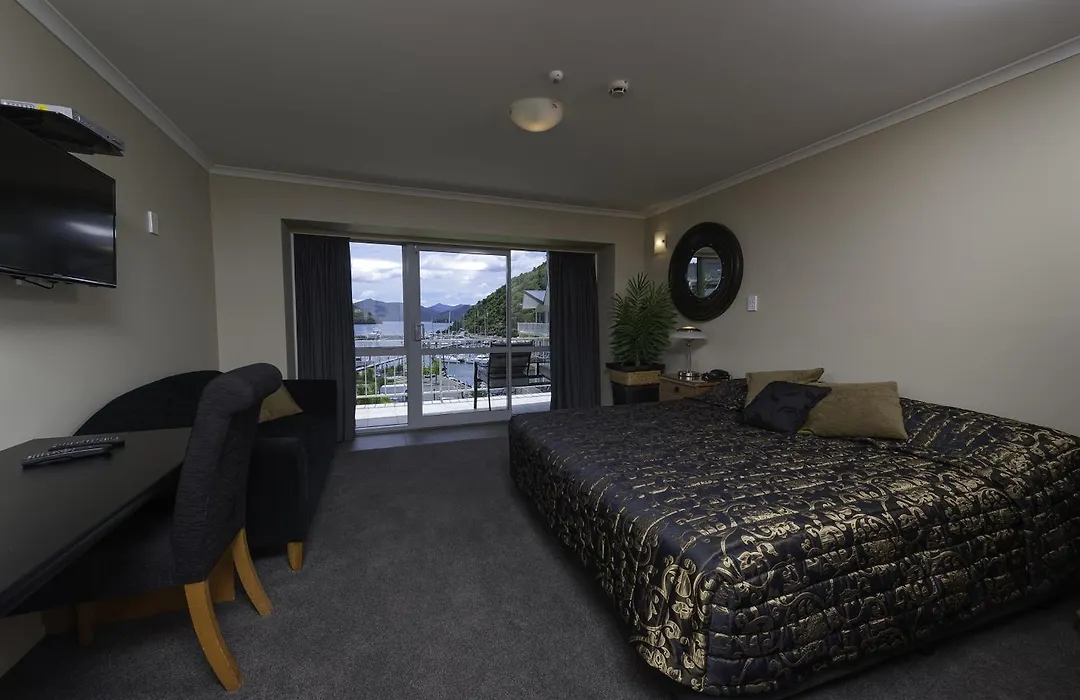 Beachcomber Inn Picton-1