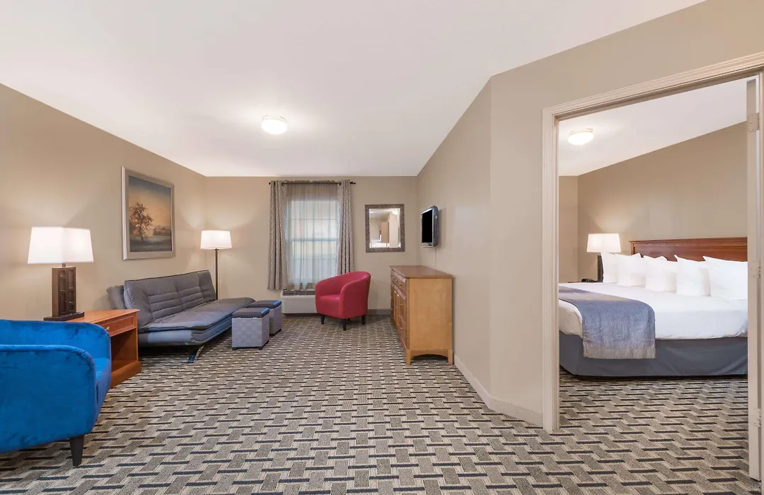 Days Inn & Suites By Wyndham Sellersburg-1