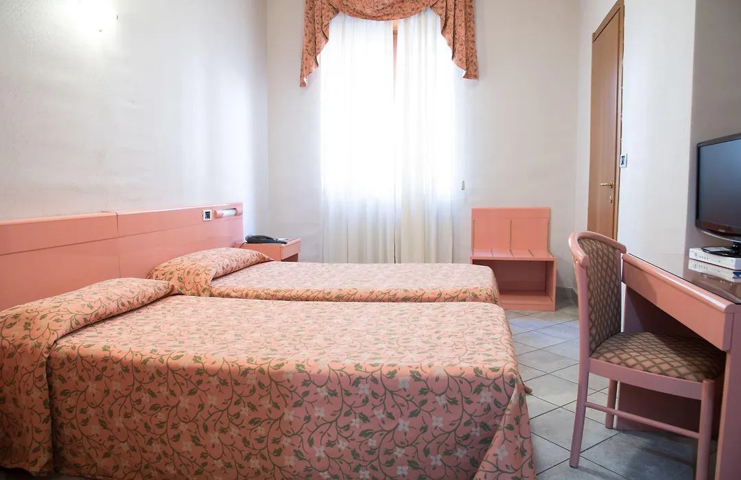 Hotel Gran Torino-1