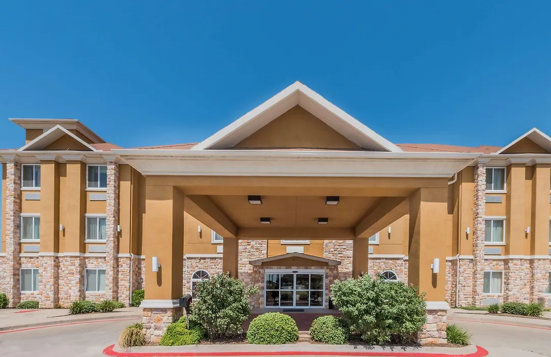 Days Inn & Suites By Wyndham Cleburne Tx-1