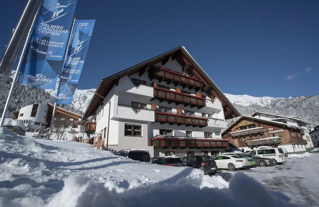 Hotel Die Arlbergerin - Design&Tiroler Gemütlichkeit-1