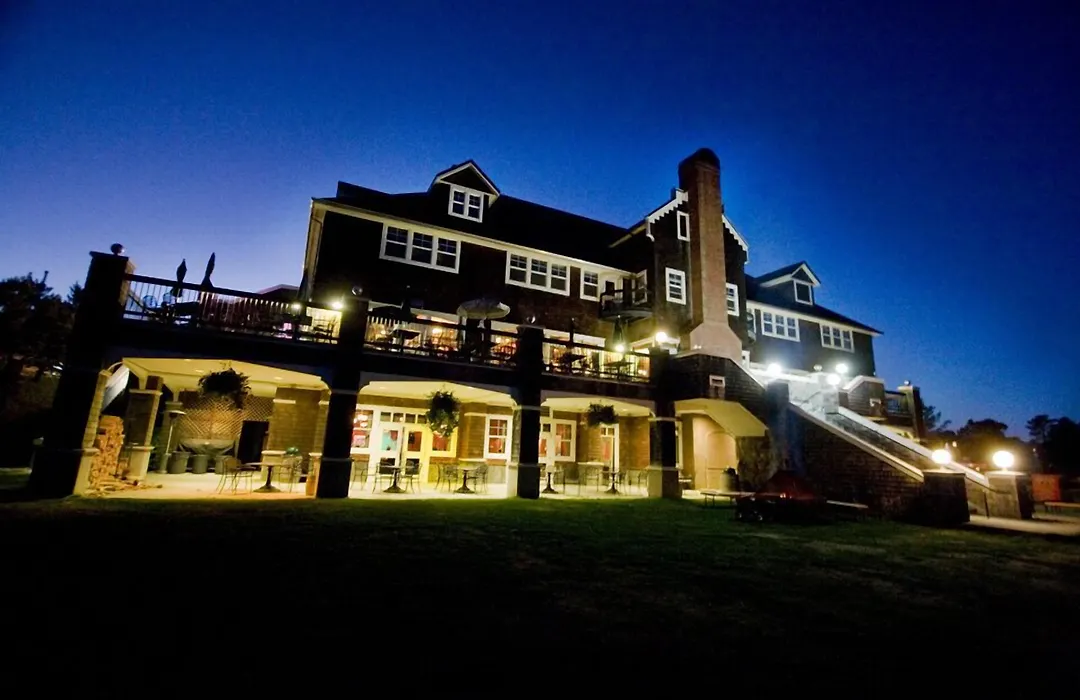 Mcmenamins Gearhart Hotel-1