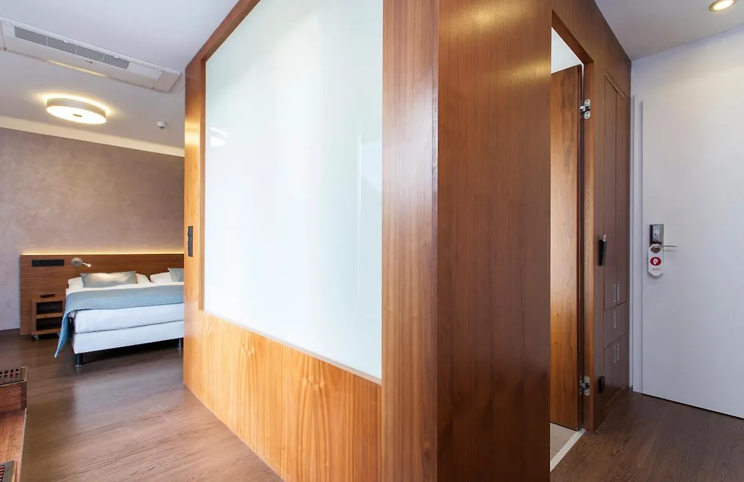 Hotel Carol-1