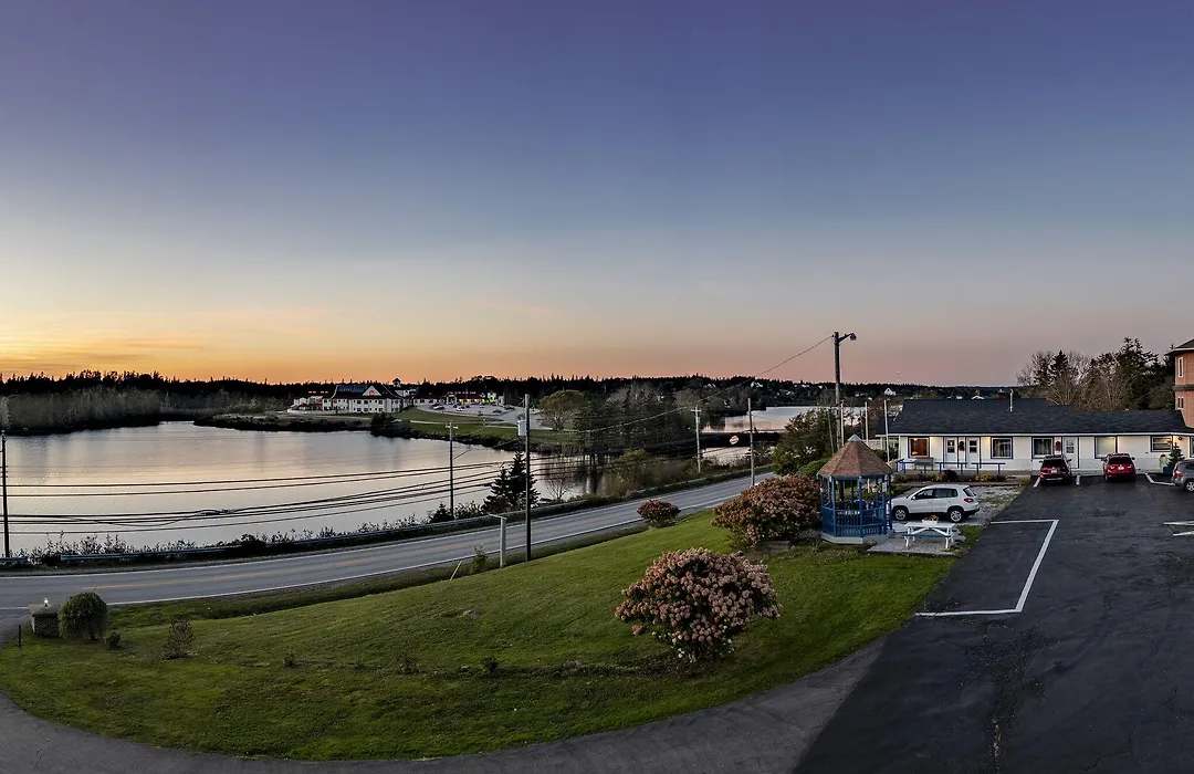 Novastar Motel On The Lake-1