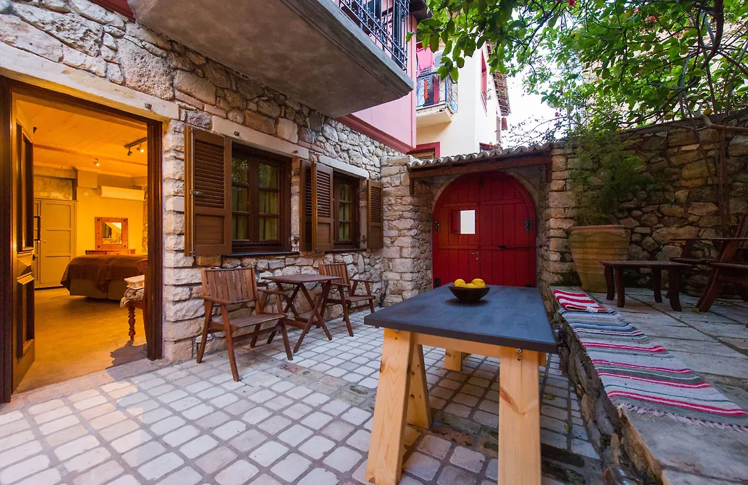 Small Luxury Hotel 1800-1