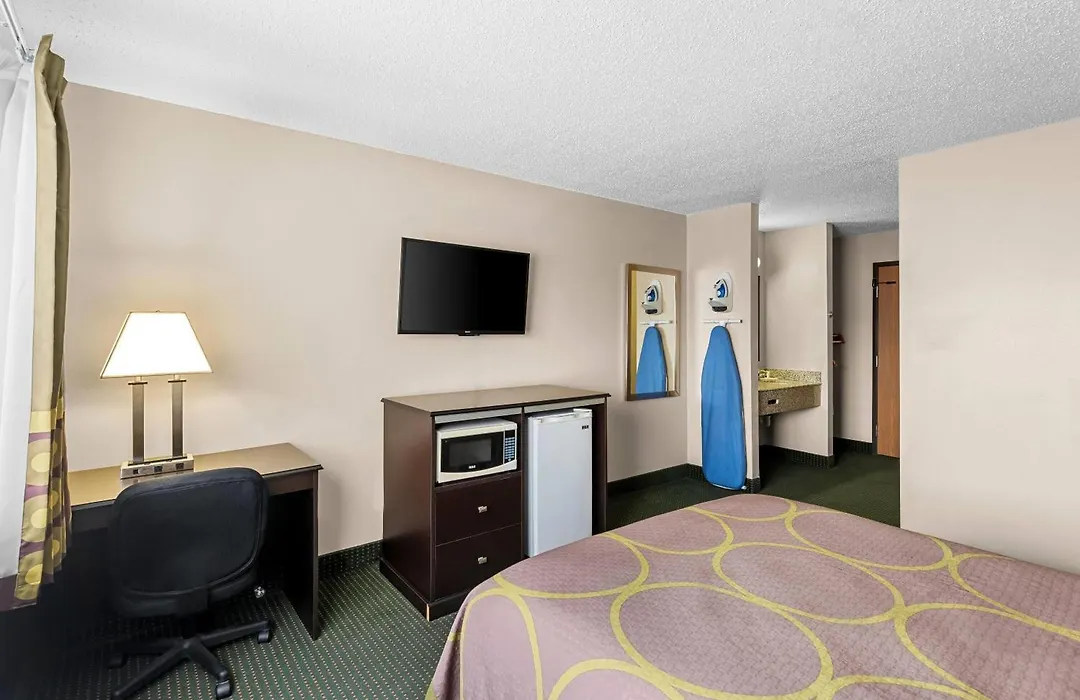 Super 8 By Wyndham Jefferson-1