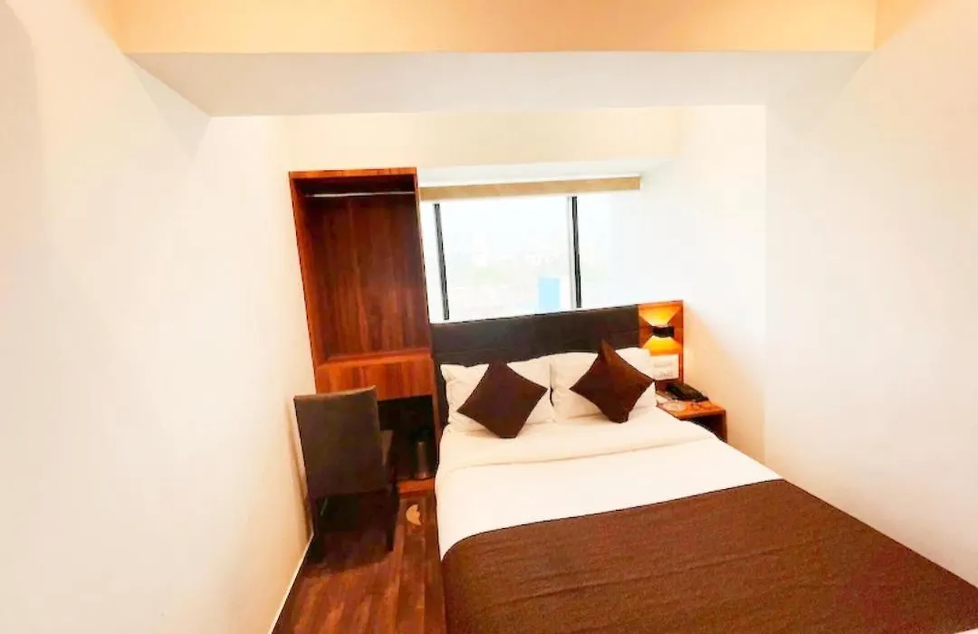 Hotel Black Burn-1