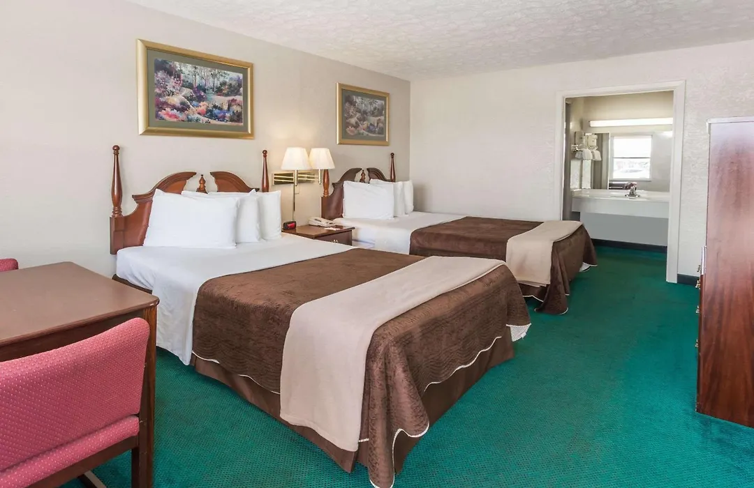 Knights Inn Peru-1