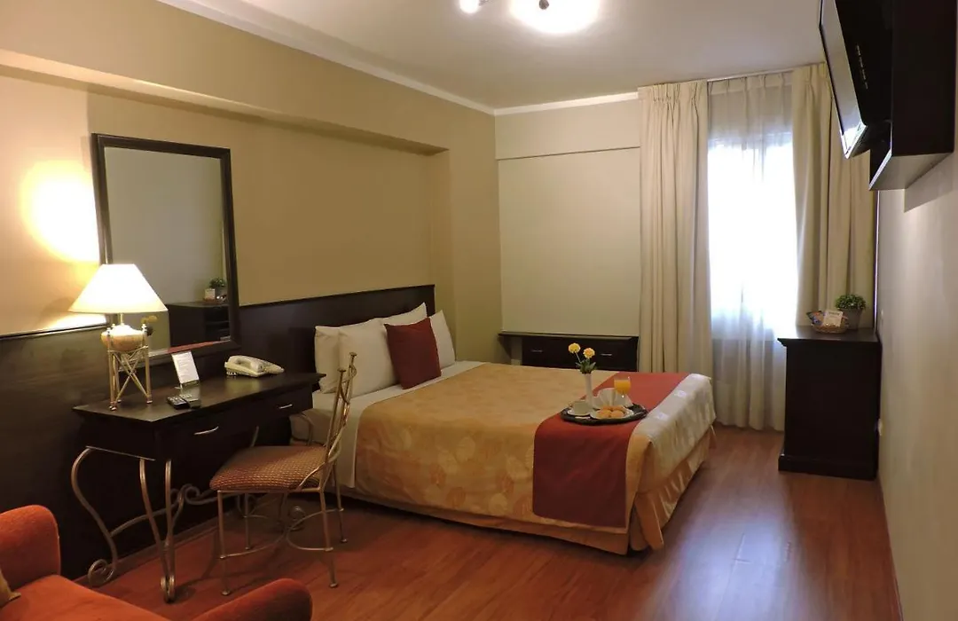 Leon De Oro Inn & Suites-1