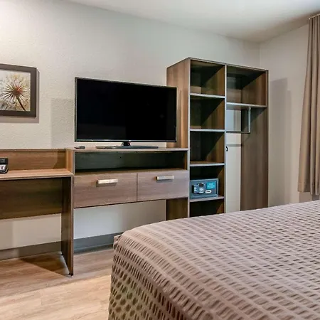 Woodspring Suites Brunswick-3