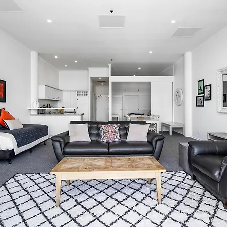 Spacious 3-Bed Waterfront Apartment-2