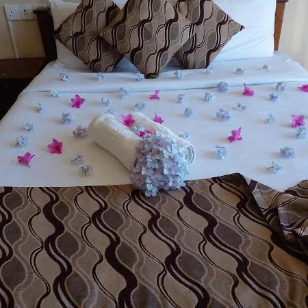 Lake View Hotel & Bungalow-3