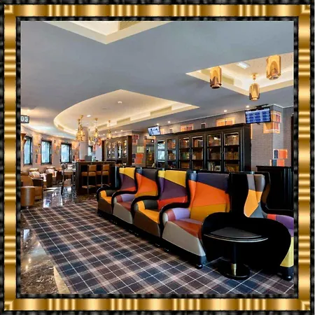 Hotel Jaguar Oporto - Is Near The Metro Has Free Parking And A Free Shuttle Service Between The Airport And The Hotel From 7Am To 8Pm-2