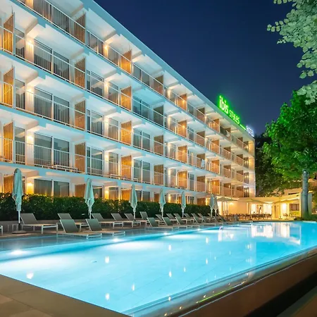 ibis Styles Golden Sands Roomer Hotel-2