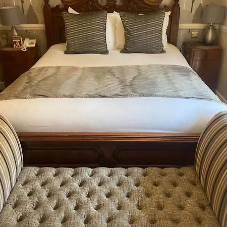 Saracens Head Hotel By Greene King Inns-3