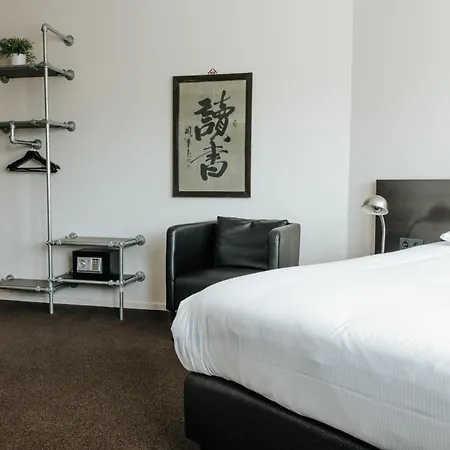 Queen Hotel-2