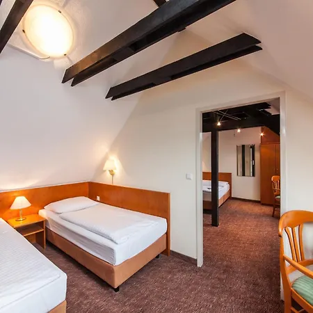 Hotel Ahl Meerkatzen-2