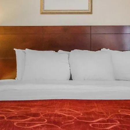 Quality Suites Jeffersonville - Louisville North-3
