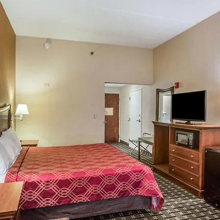 Econo Lodge Inn & Suites Marietta Near Dobbins Arb-3