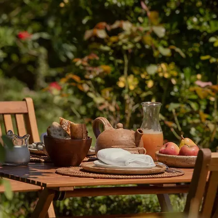 Maison Gamboia, 5 chambres d'hôtes de charme et résidence d'artistes, au calme, vaste jardin fruitier-2