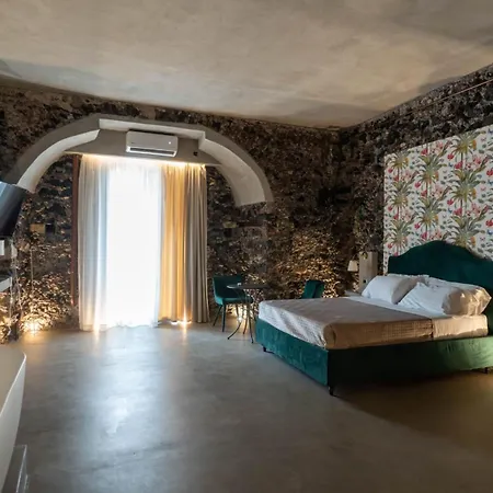 Charme Catania Central Suites-3