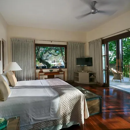 Villa Ambra Beachfront Paradise-3