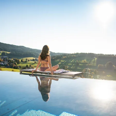 Schwarzwald Wellnesshotel Saigerhoeh I Spa Golf & Wandern Ueber Dem Titisee-2