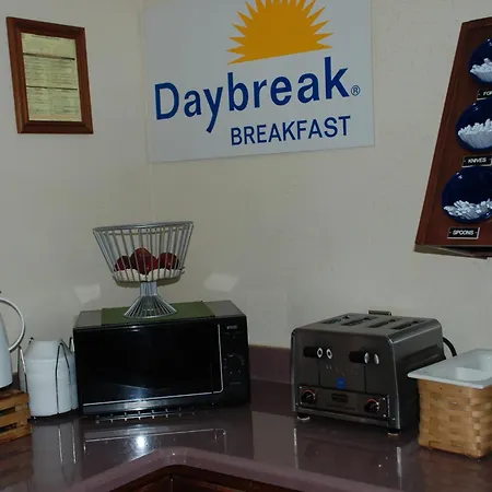 Days Inn By Wyndham Dyersburg-2