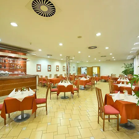 Ramada Airport Hotel Prague-2