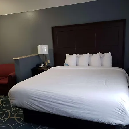 Days Inn & Suites By Wyndham Cleburne Tx-3