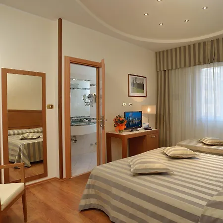 Astor Hotel-2