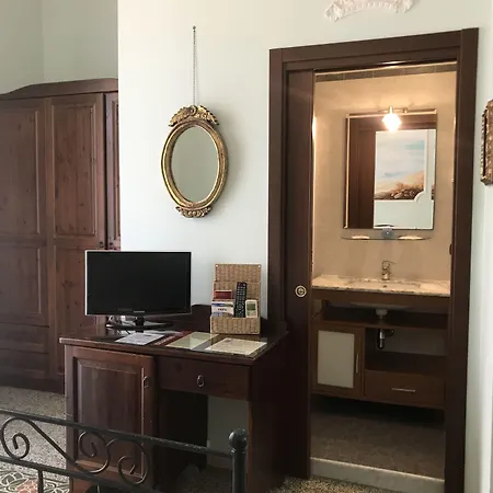 B&B Art Suite Principe Umberto-3