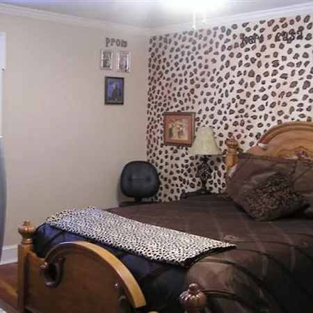 Shalom House Bed And Breakfast-3