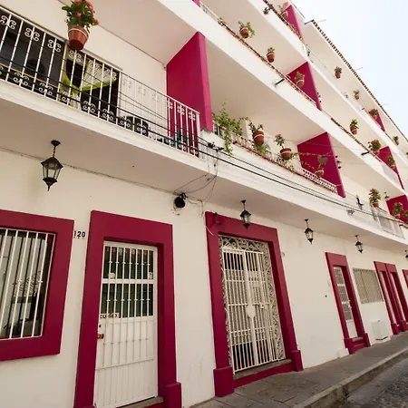 Suites Plaza del Rio - Family Hotel Malecón Centro-3