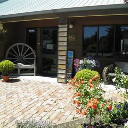 Lakefront Lodge-3