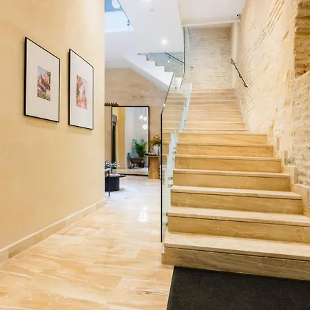 Luxury Apartment Overlooking Casa Pilatos-3