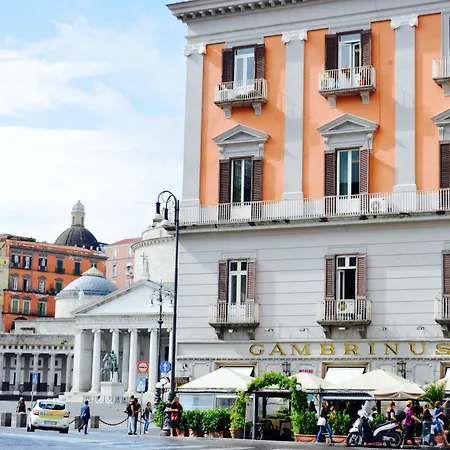 Relais Piazza Del Plebiscito B&B-2