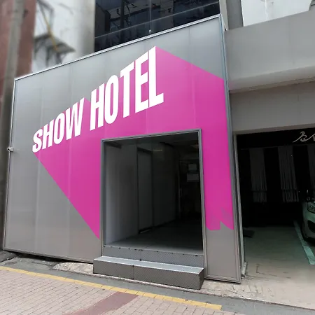 Show Hotel-2