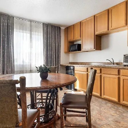 Howard Johnson By Wyndham Oacoma Hotel & Suites-3