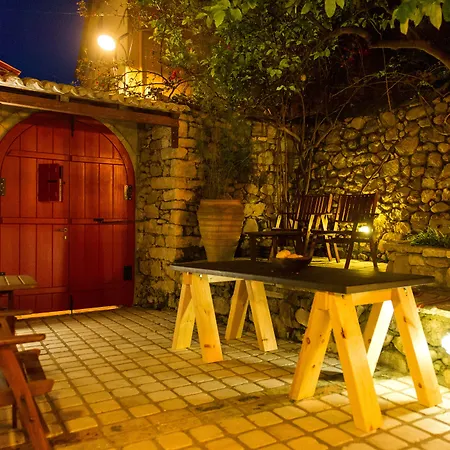 Small Luxury Hotel 1800-2