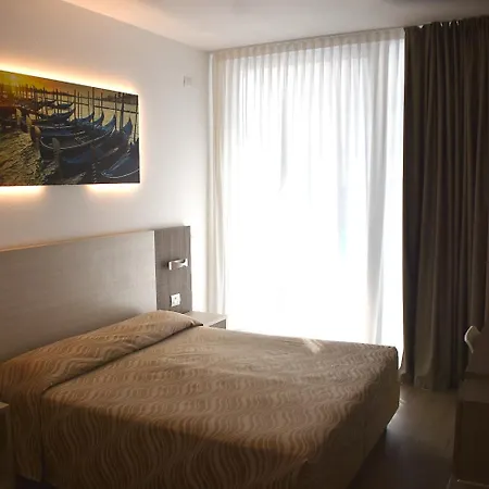 Hotel Montreal-2