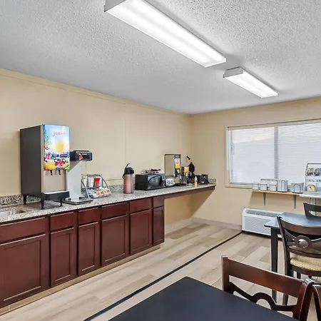 Super 8 By Wyndham Jefferson-3