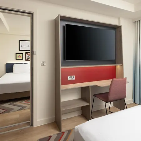 Hampton By Hilton London City-3