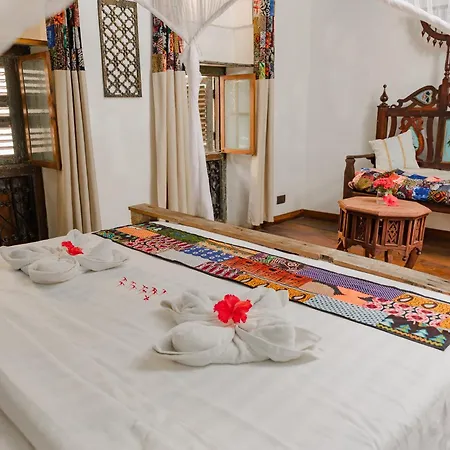 Emerald Palm Courtyard Hotel-3