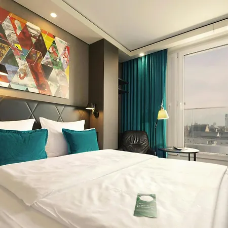 Motel One Frankfurt-Römer-2