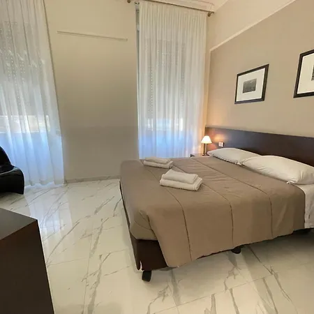 Club Hotel-3