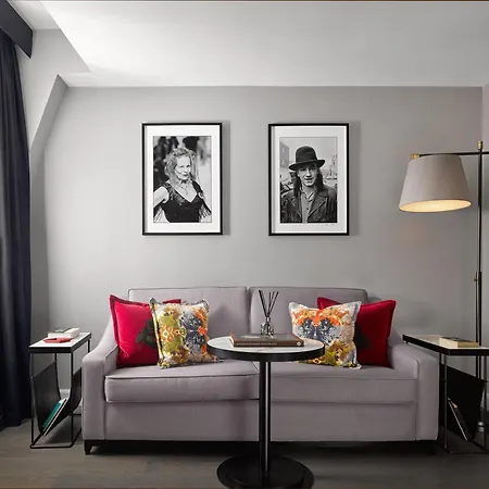 The Trafalgar St James London Curio Collection By Hilton-2